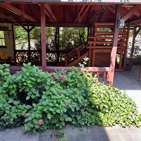 Tena Apartament *
